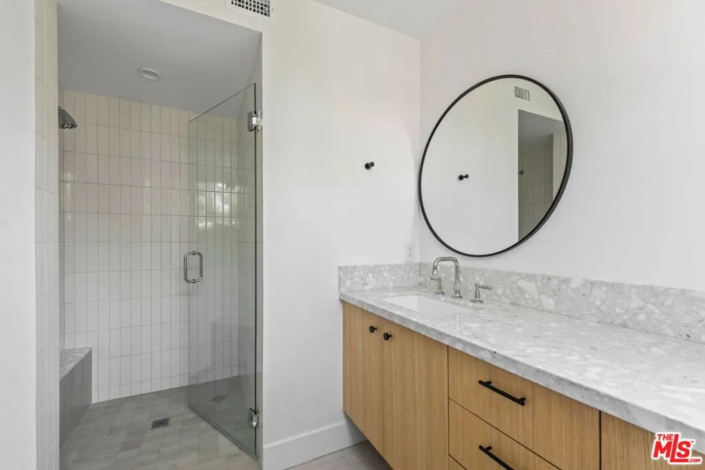 Los Angeles, California 90025, United States, 3 Bedrooms Bedrooms, ,4 BathroomsBathrooms,Residential,Active,229620