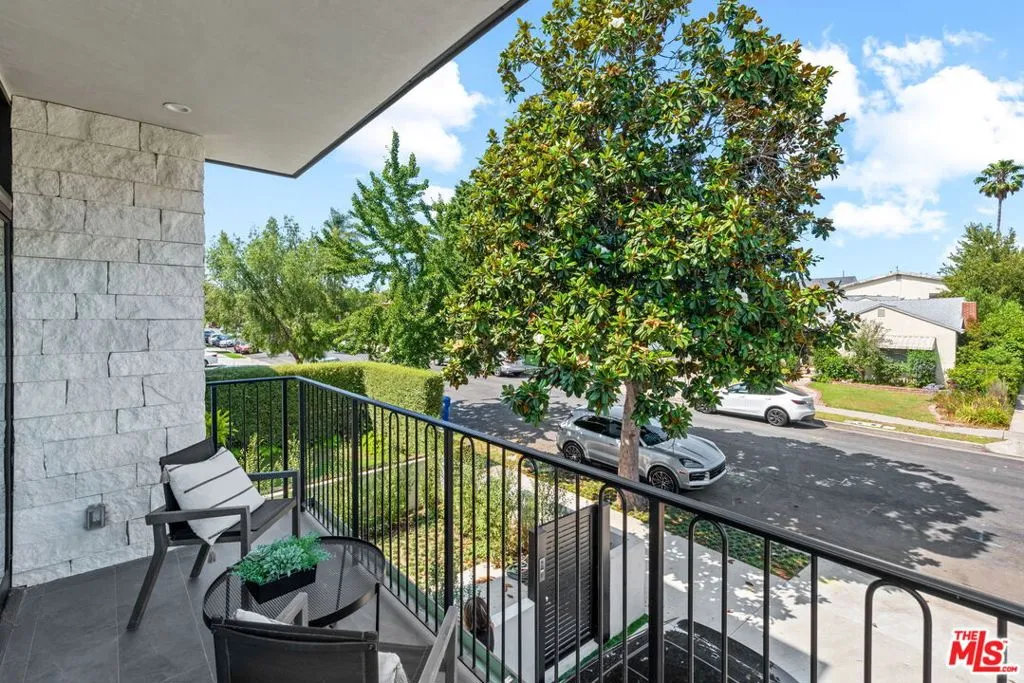 Los Angeles, California 90025, United States, 3 Bedrooms Bedrooms, ,4 BathroomsBathrooms,Residential,Active,229620