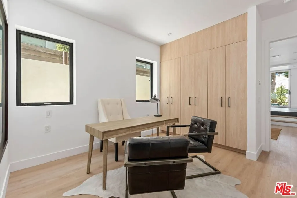 Los Angeles, California 90025, United States, 3 Bedrooms Bedrooms, ,4 BathroomsBathrooms,Residential,Active,229620