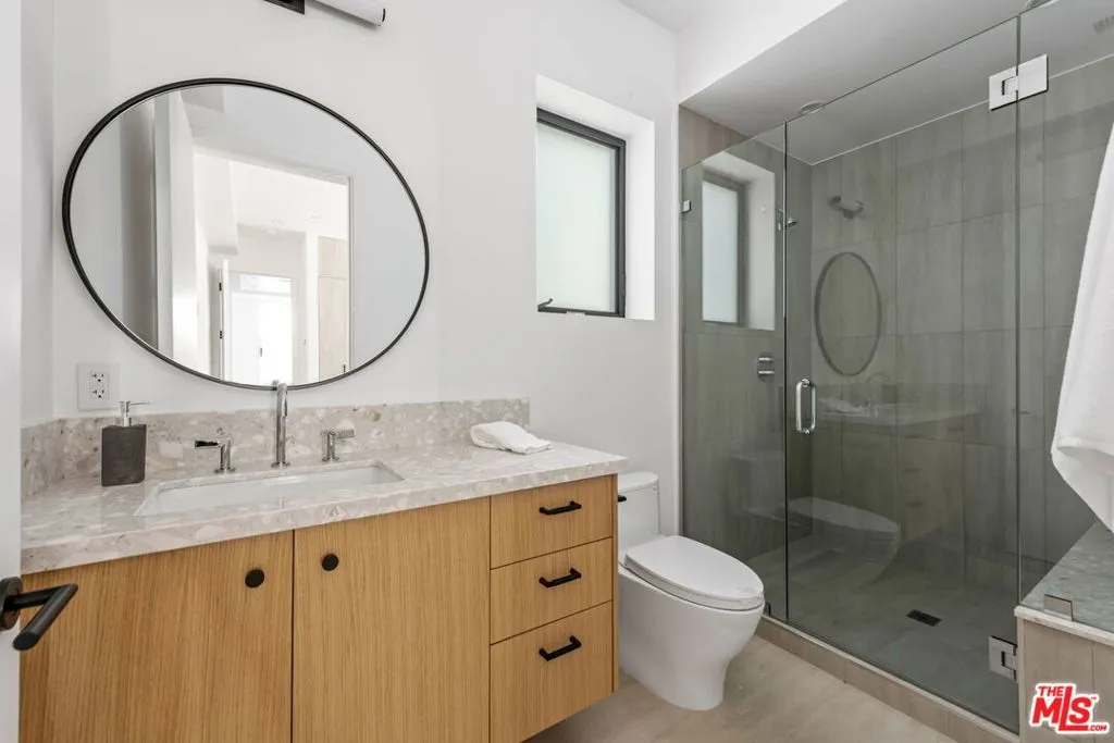 Los Angeles, California 90025, United States, 3 Bedrooms Bedrooms, ,4 BathroomsBathrooms,Residential,Active,229620