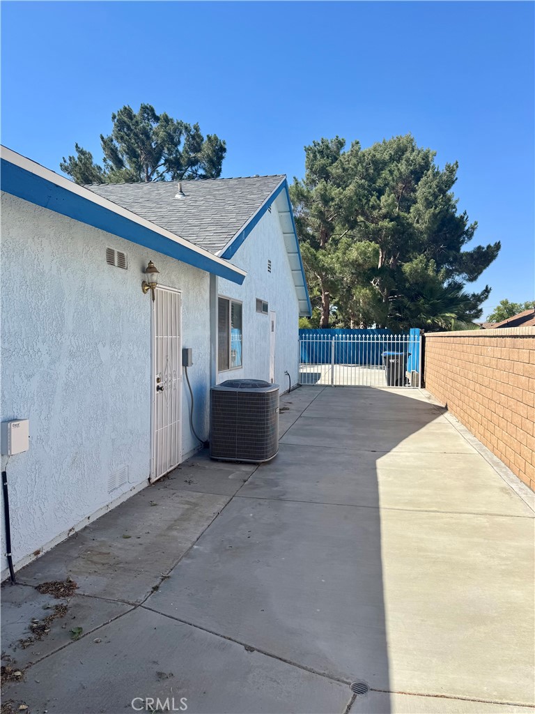 1809 W Avenue K9