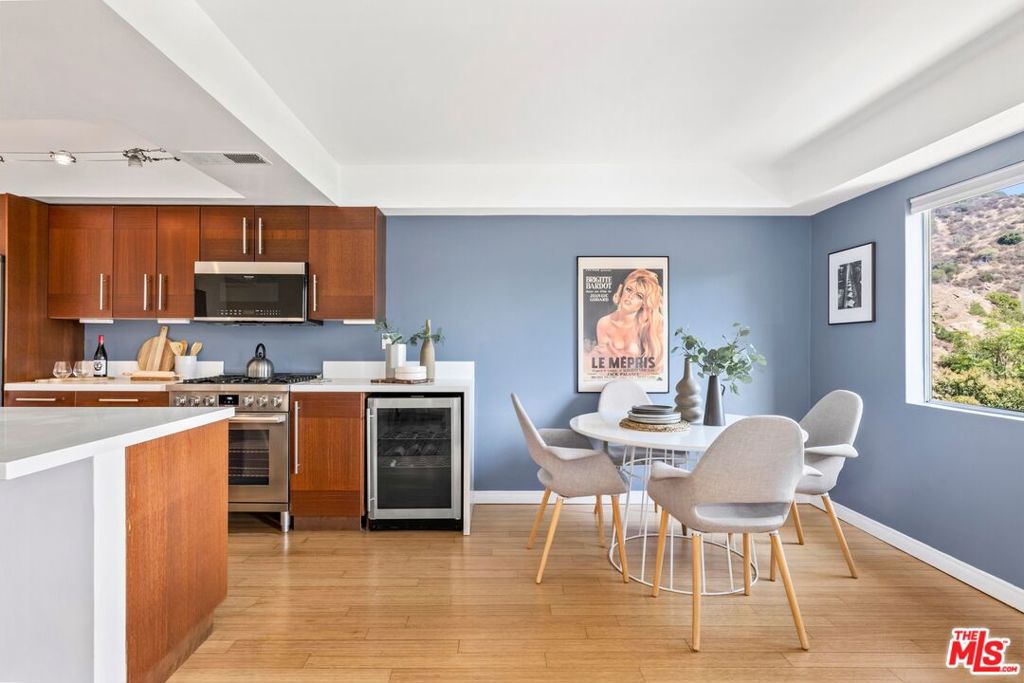 2700 E Cahuenga Boulevard 3204