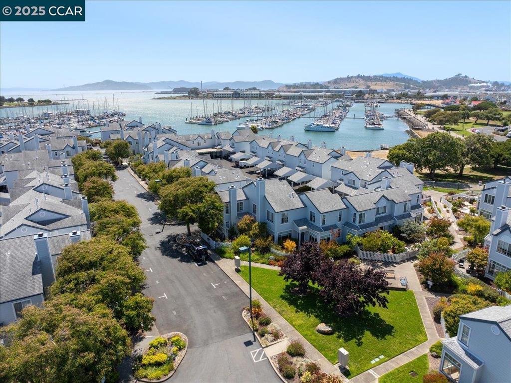 609 Commodore Dr