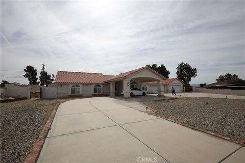 Photo of 15425 Kasota Road, Apple Valley, CA 92307 (MLS # CV26092534)