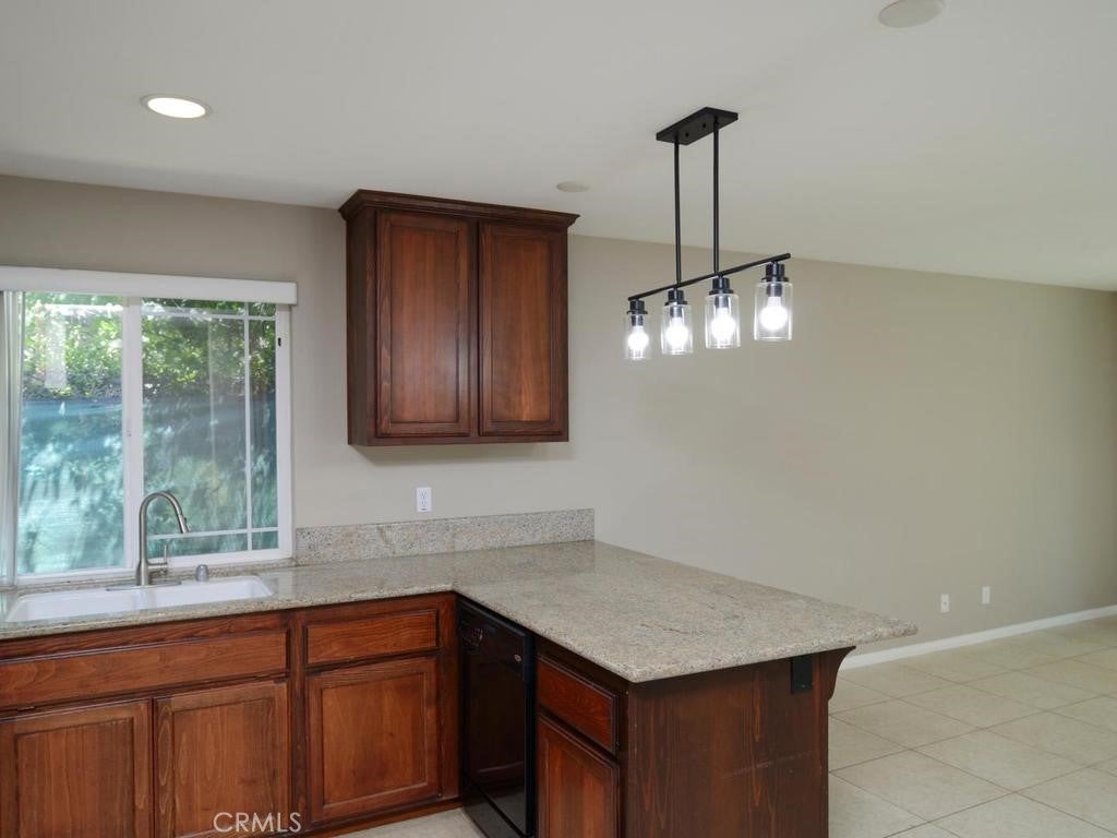 5742 Magnolia
