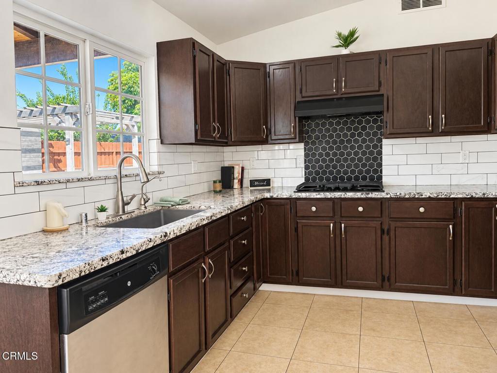 861 Calle Camelia