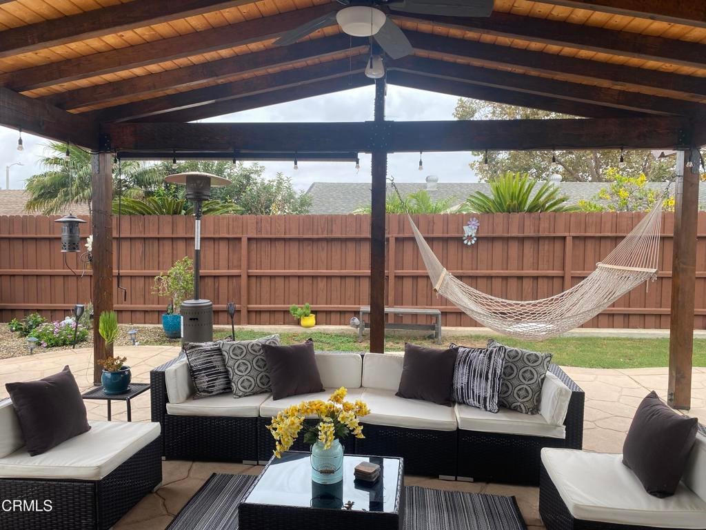 861 Calle Camelia