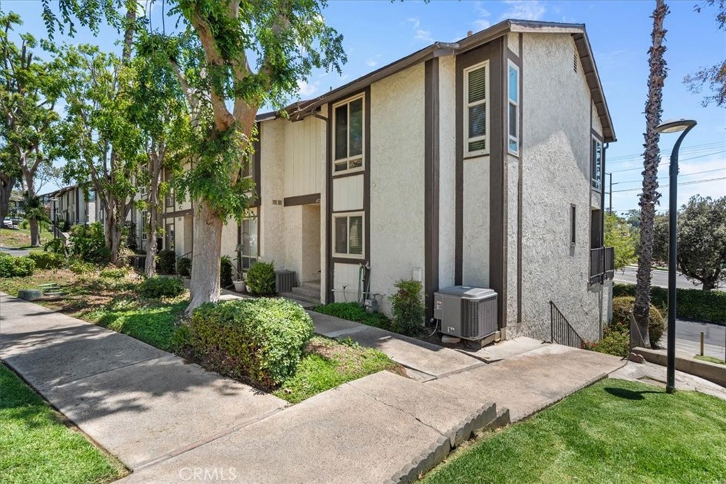 4727 Knickerbocker
