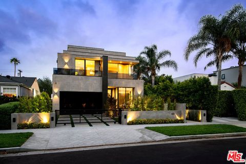 Photo of 434 N Flores Street, Los Angeles, CA 90048 (MLS # 26638139)