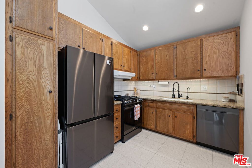 31568 Agoura Road 4