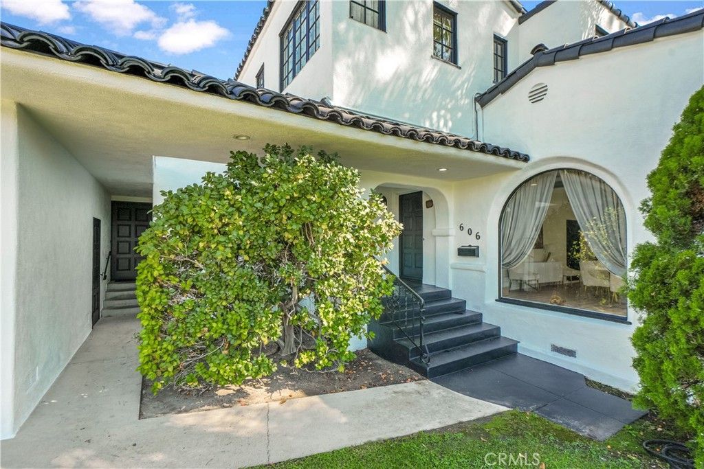 Photo of 606 Galer Pl, Glendale, CA 91206 (MLS # BB25238291)