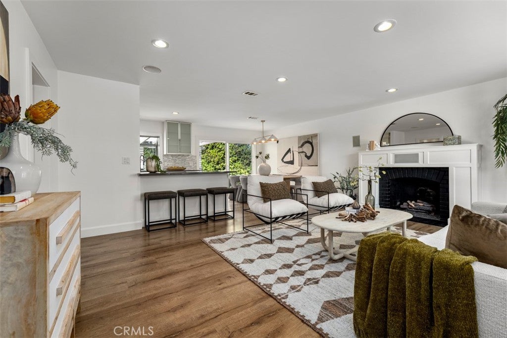 2835 Portola