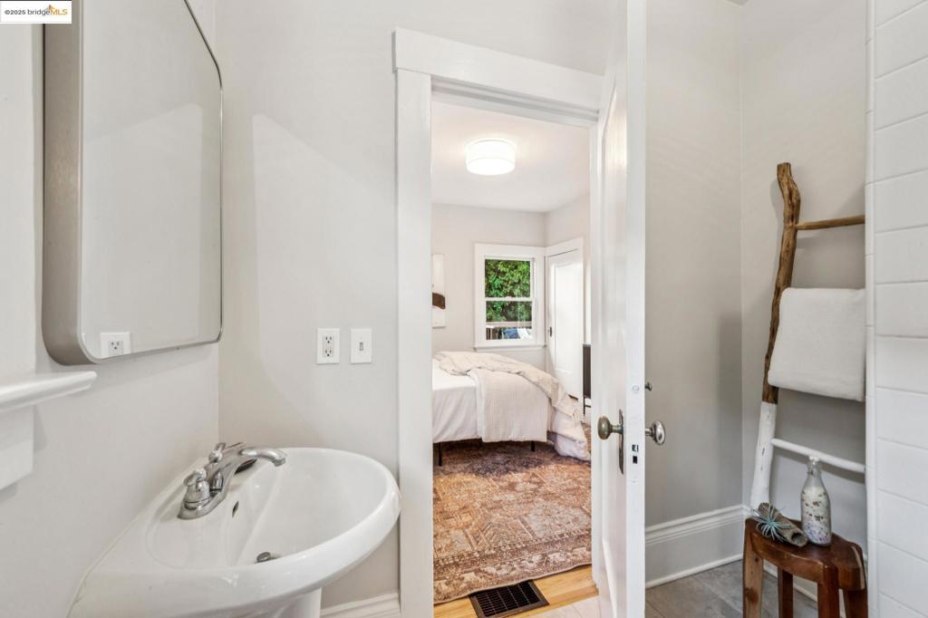 PIEDMONT AVENUE - Residential