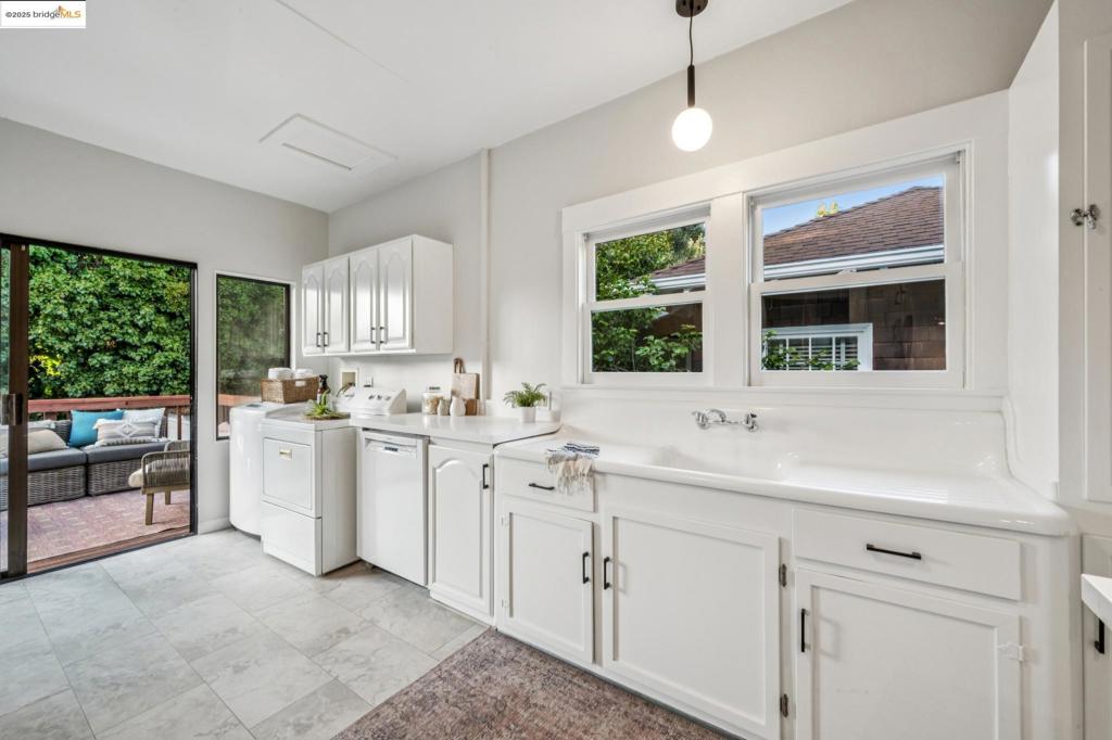 PIEDMONT AVENUE - Residential