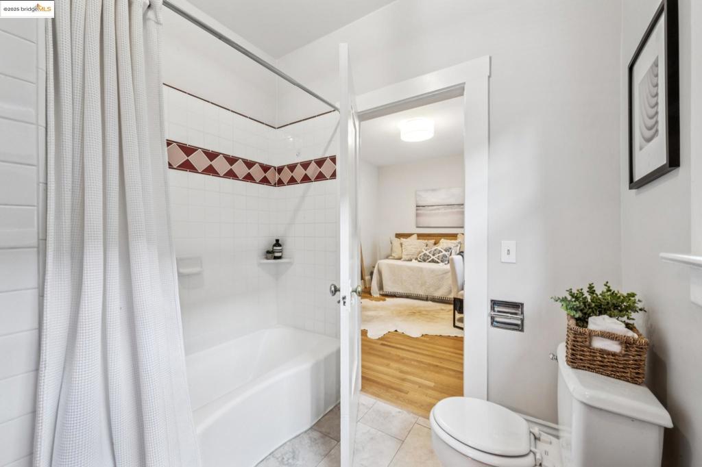 PIEDMONT AVENUE - Residential