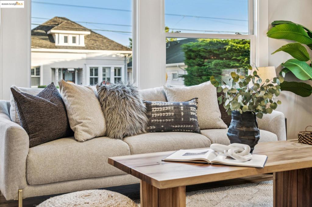 PIEDMONT AVENUE - Residential