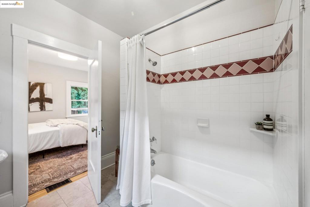 PIEDMONT AVENUE - Residential