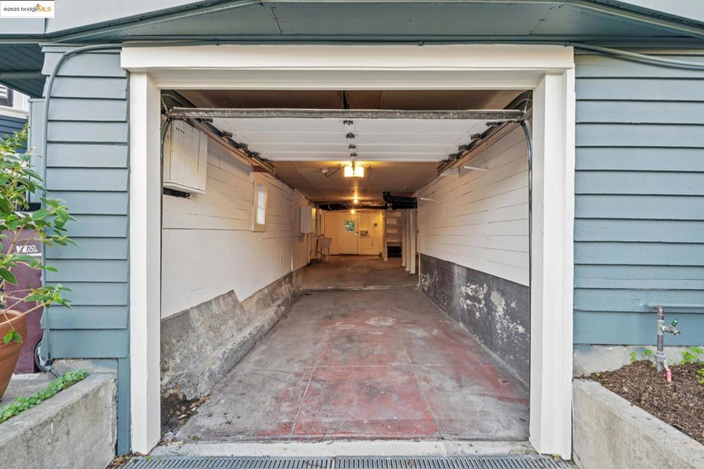 PIEDMONT AVENUE - Residential