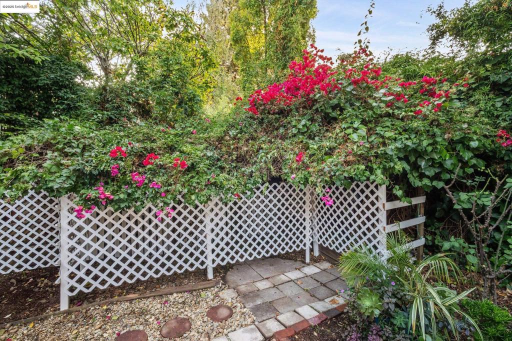 PIEDMONT AVENUE - Residential