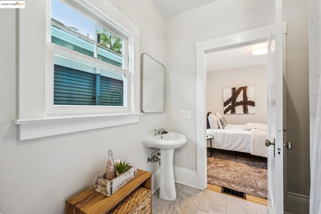 PIEDMONT AVENUE - Residential