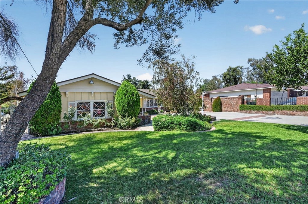 10248 Redwood Avenue