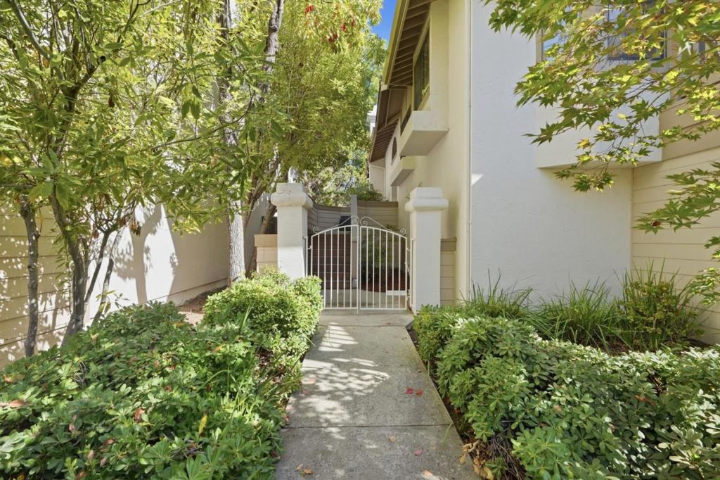 464 Ives Terrace