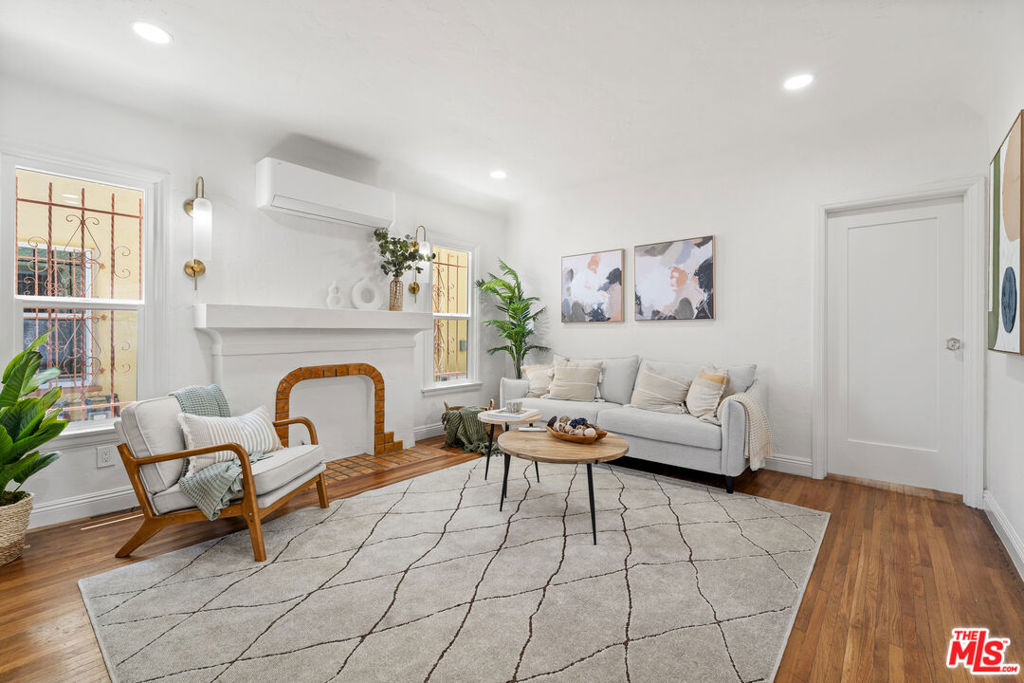 2939 Redondo Boulevard