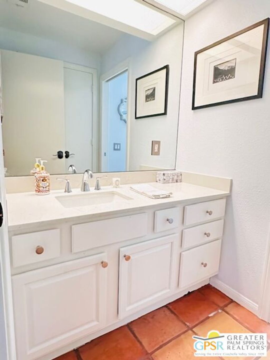 listing image 130720396598702600325