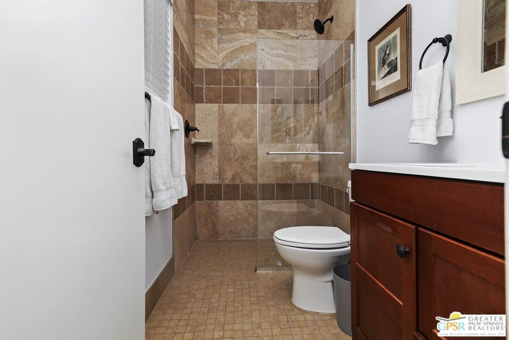 listing image 130725125242740626434