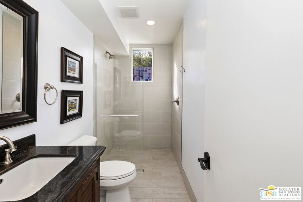 listing image 130725773999784725297