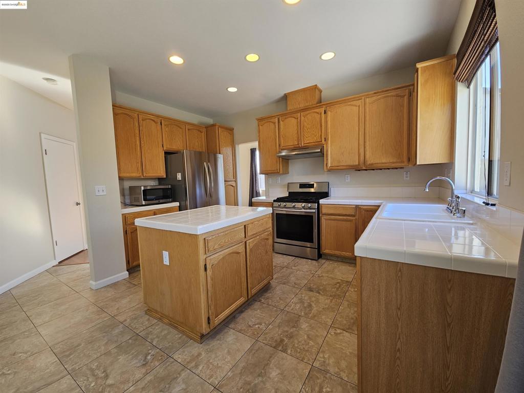 BRENTWOOD - Residential Lease