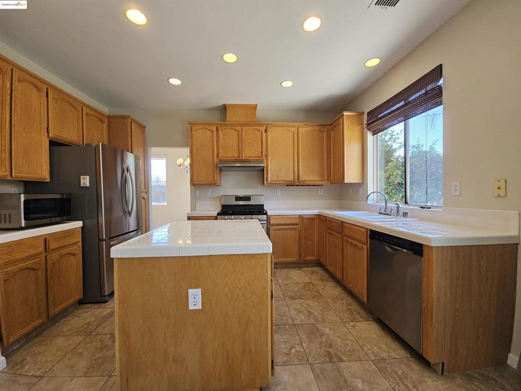 BRENTWOOD - Residential Lease