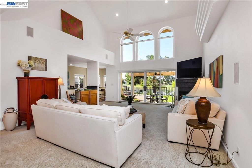 82 Edgeview Ct