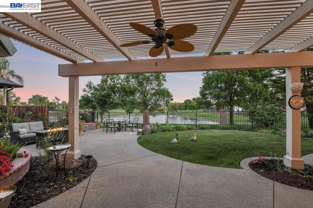 82 Edgeview Ct