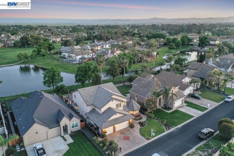 Photo of 82 Edgeview Ct, Discovery Bay, CA 94505 (MLS # 41141115)