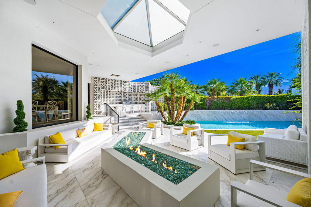 74300 Quail Lakes Drive