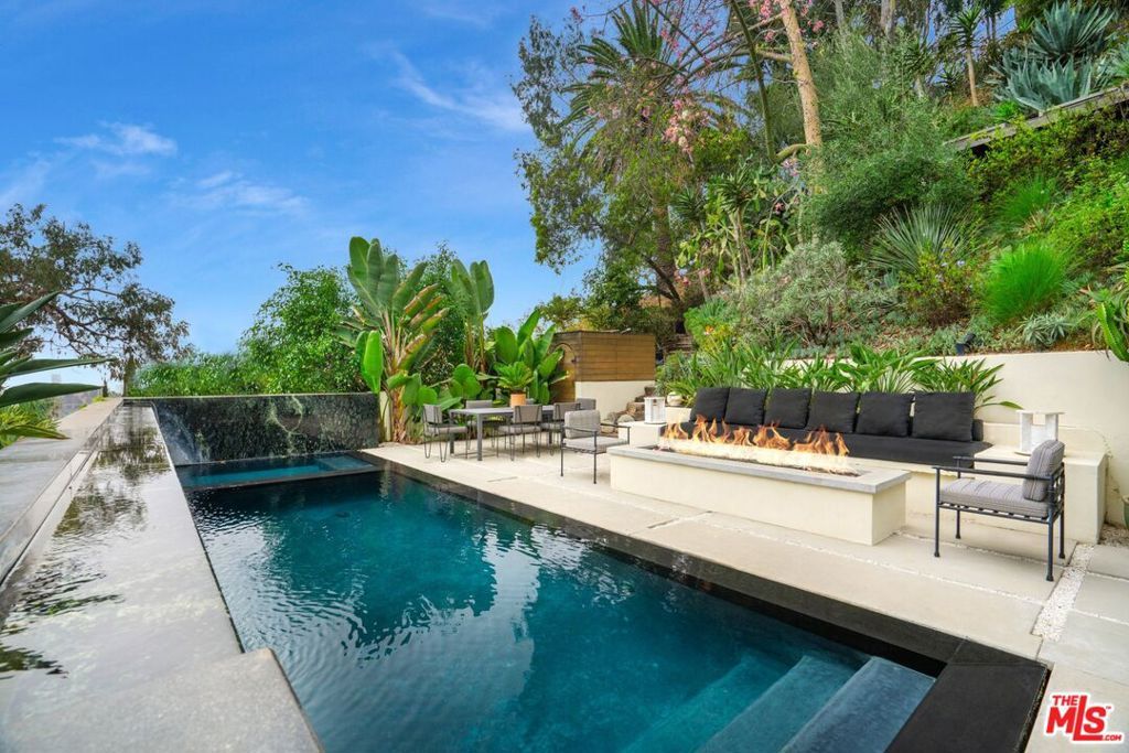Photo of 7939 Hillside Avenue, Los Angeles, CA 90046 (MLS # 25574171)