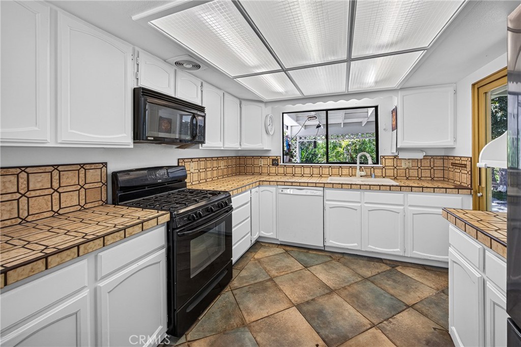 26682 Aracena Drive, Mission Viejo CA 92691 - Photo 11