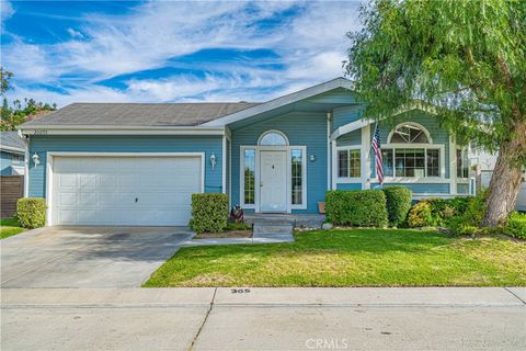 Photo of 20073 Edgewater Drive, Canyon Country, CA 91351 (MLS # SR25173087)