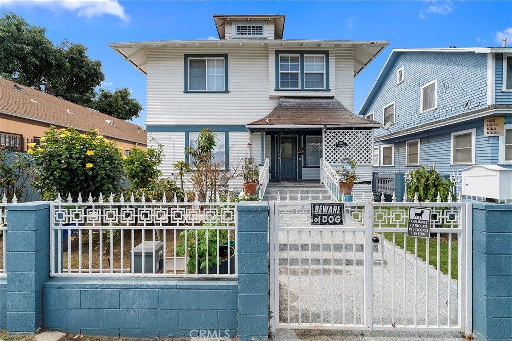 Photo of 1665 Arlington Avenue, Los Angeles, CA 90019 (MLS # DW25215663)