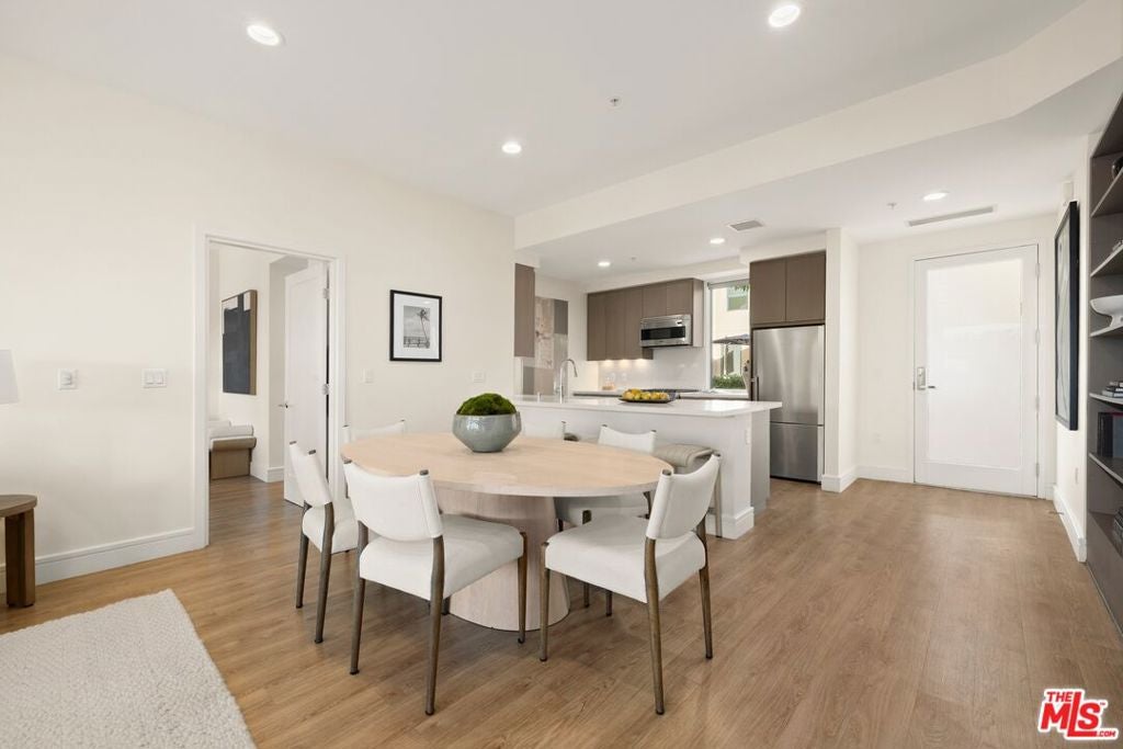 2300 Wilshire Blvd 201