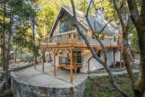 Photo of 300 Pioneer Rd, Lake Arrowhead, CA 92352 (MLS # IG25267357)