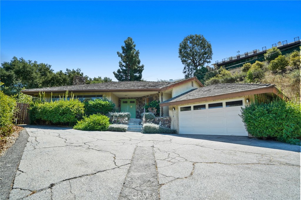 4067 Hayvenhurst Drive