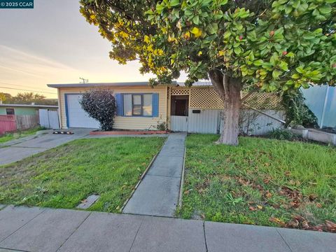 Photo of 3135 Alta Mira Dr Dr, Richmond, CA 94806 (MLS # 41118983)