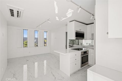 Photo of 705 E Balboa Blvd #A, Newport Beach, CA 92661 (MLS # NP26088219)