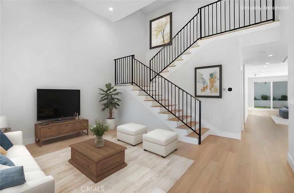 Photo of 17962 Valley Vista Boulevard, Encino, CA 91316 (MLS # SR25173563)