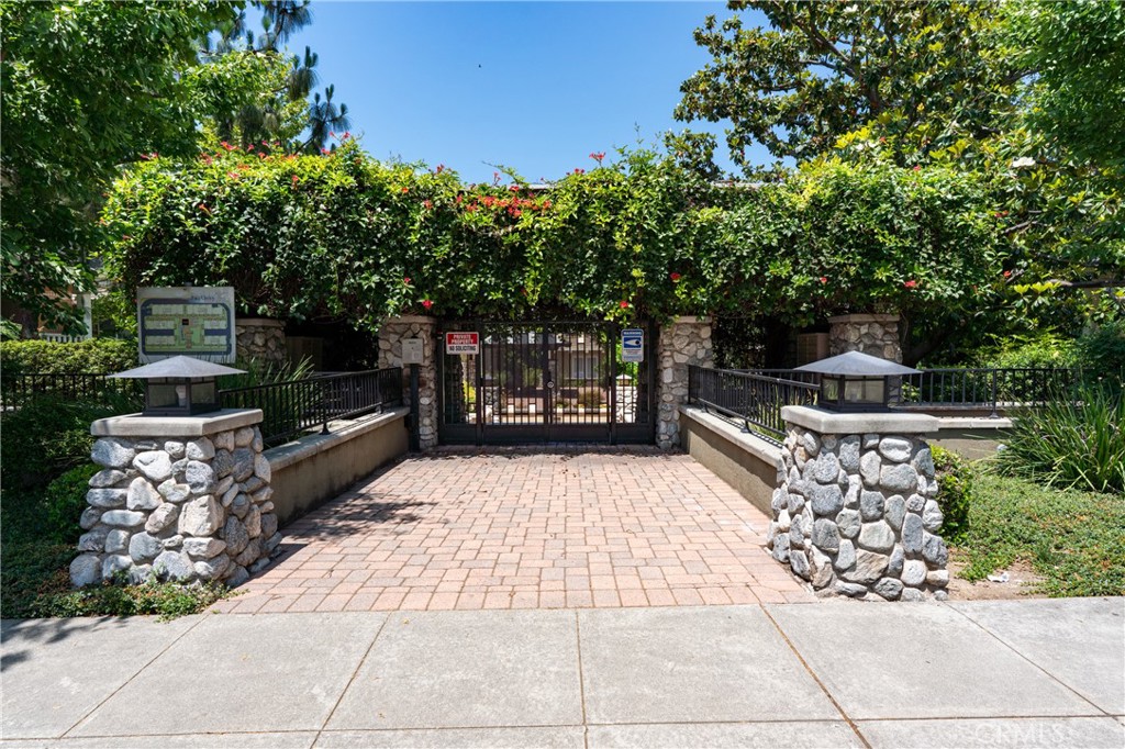 1709 N Fair Oaks Avenue 118