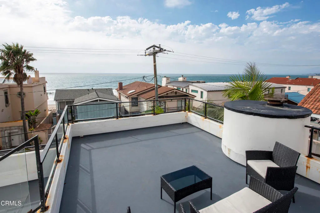 Ventura, California 93001, United States, 3 Bedrooms Bedrooms, ,3 BathroomsBathrooms,Residential,Active,238771