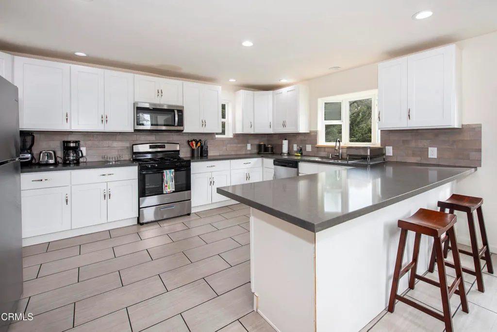 Ventura, California 93001, United States, 3 Bedrooms Bedrooms, ,3 BathroomsBathrooms,Residential,Active,238771