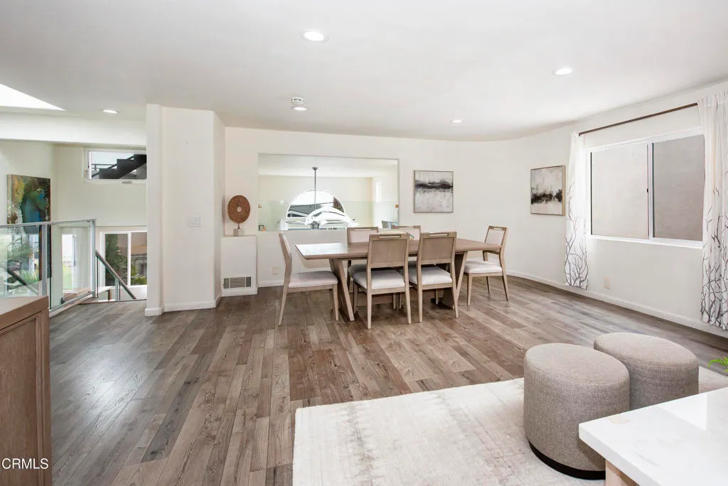 Ventura, California 93001, United States, 3 Bedrooms Bedrooms, ,3 BathroomsBathrooms,Residential,Active,238771